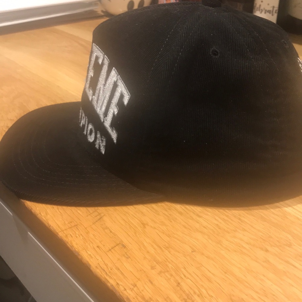 Supreme Hat - Picture 2 of 4